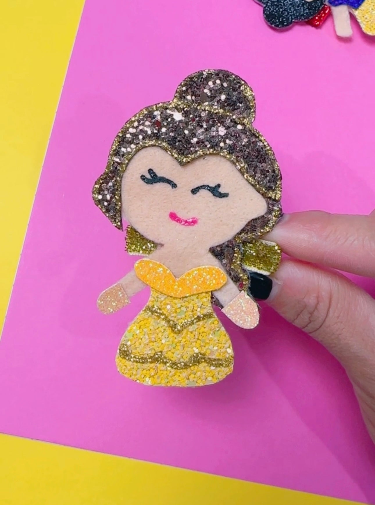 Belle, Glitter Clip