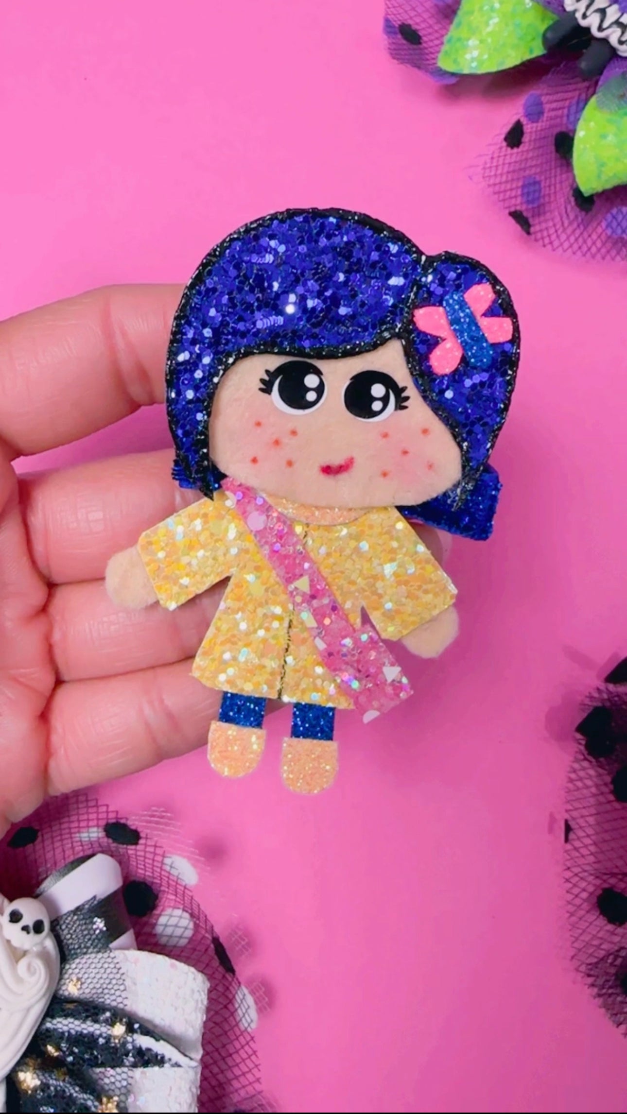 Coraline, Glitter Clip