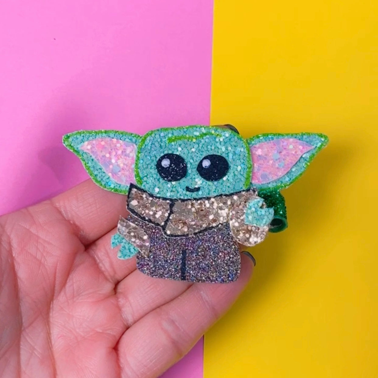 Baby Yoda- Glitter Clip